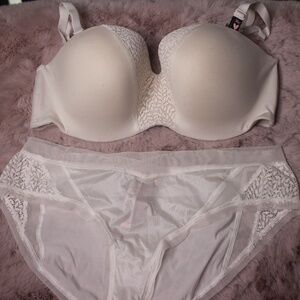 VICTORIA'S SECRET BODY BY VICTORIA LINED STRAPLESS BRA SET